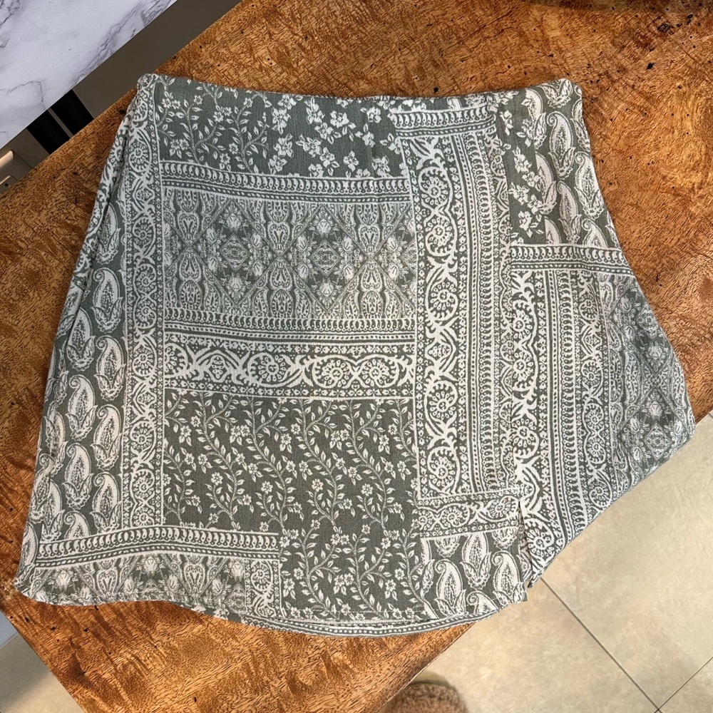 Cute Mini Zip Up Skirt • Size XS